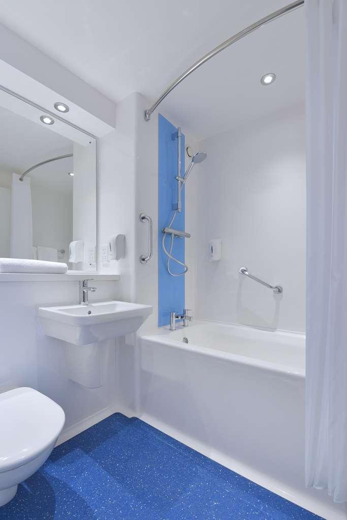 Travelodge London Wimbledon Morden Morden  Room photo
