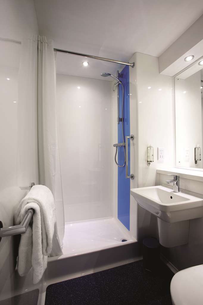 Travelodge London Wimbledon Morden Morden  Room photo